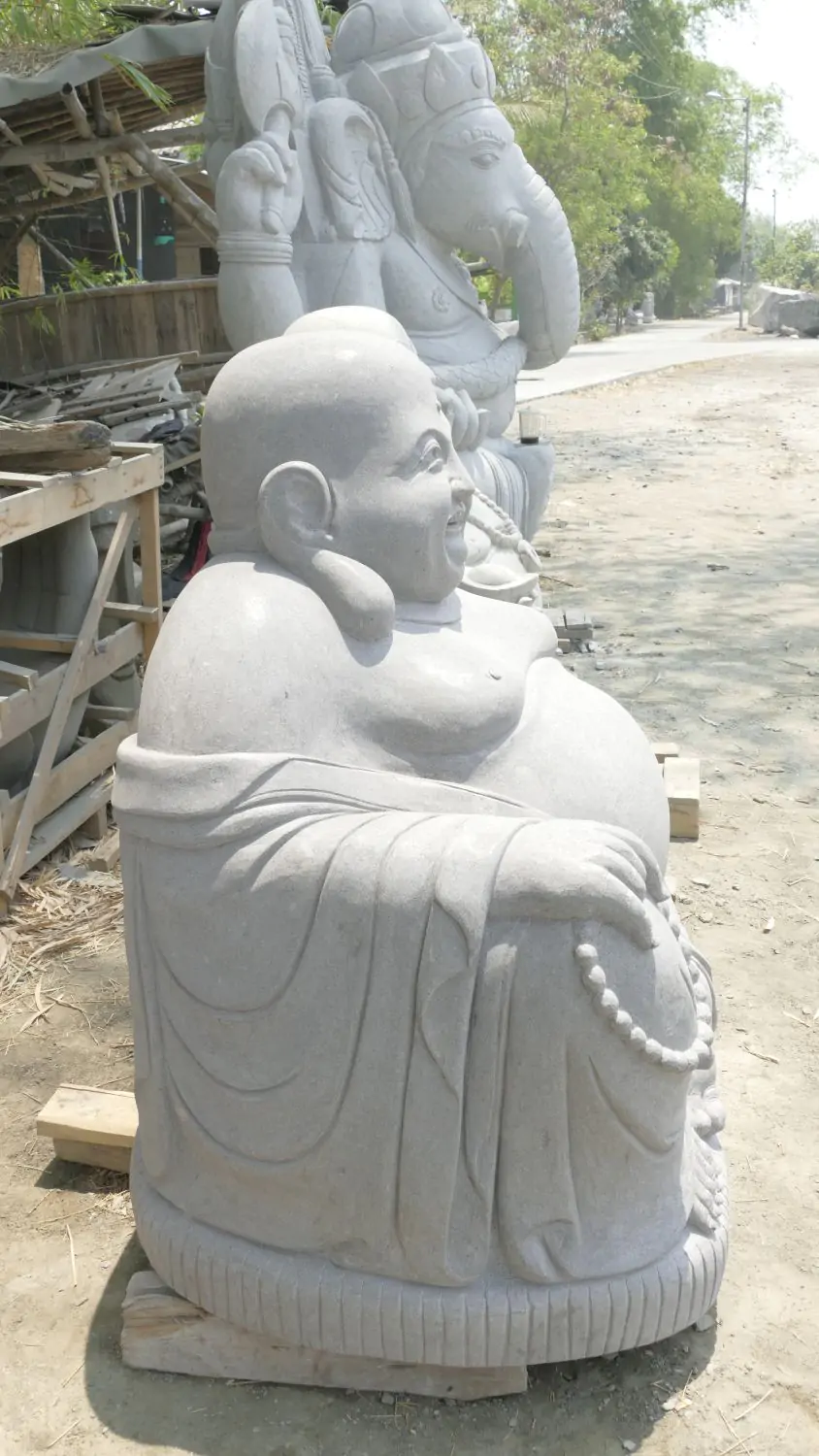  Product image 4 of the product “Seated Chinese Buddha, 122 cm height, riverstone ”